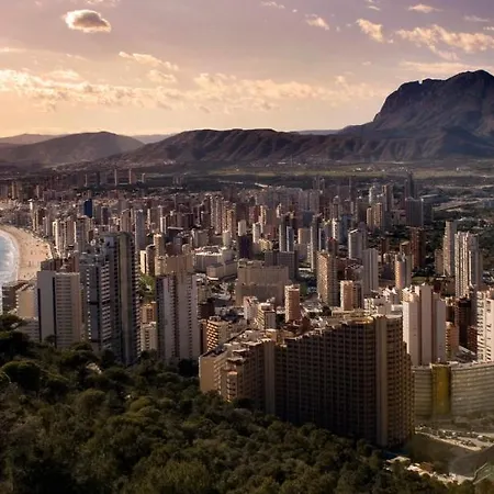 Familiar Con Terraza Privada, Parking Gratuito Y Wifi *