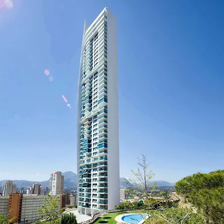 Skyline 5 With Private Balcony And Views *