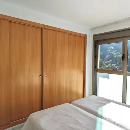 Skyline 5 With Private Balcony And Views דירה