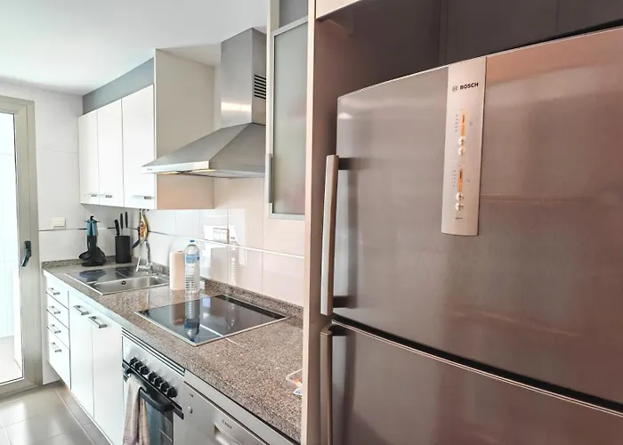 Skyline 5 With Private Balcony And Views דירה